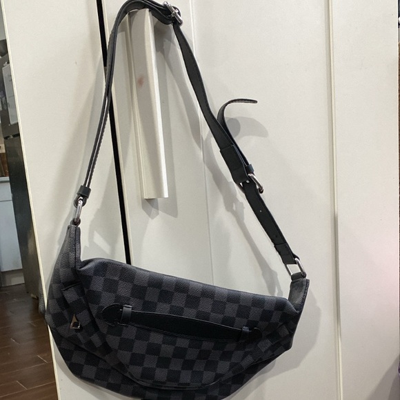 NEW $30 SALE | Chic Black & Grey Checkered Fashion Crossbody Bag - Picture 3 of 7